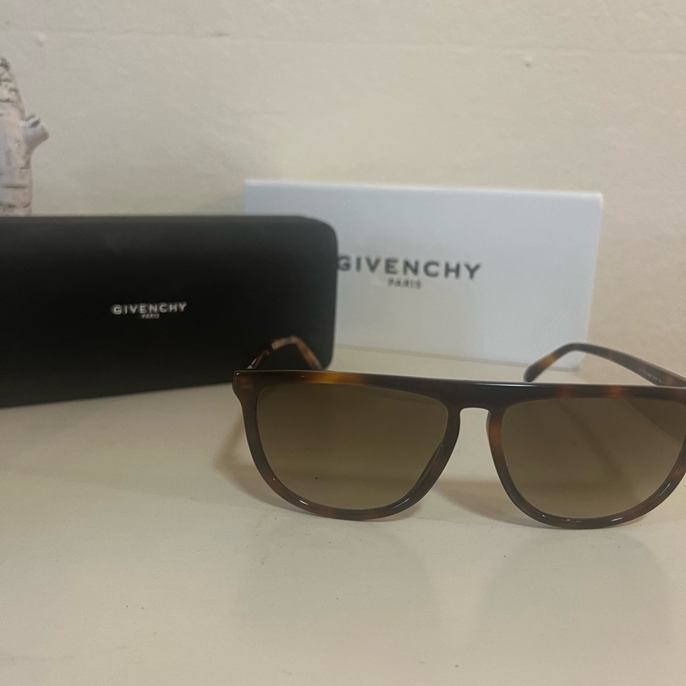 Givenchy Brown Sunglasses excellent condition